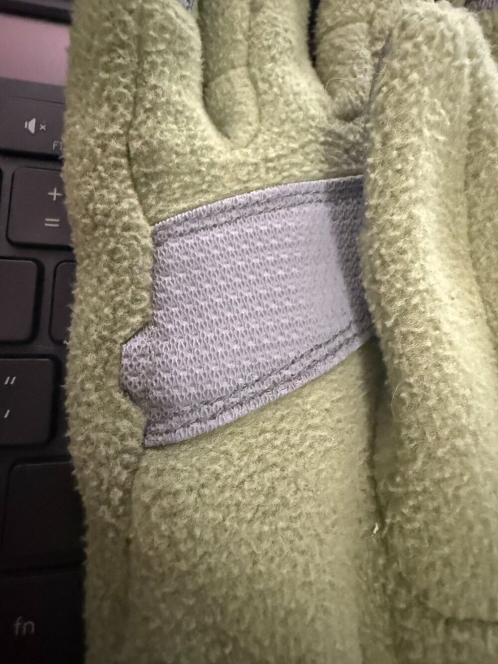 TOP The North Face Women’s Green Fleece Gloves & Cable Knit Beanie Hat Set S/P - Picture 8 of 8